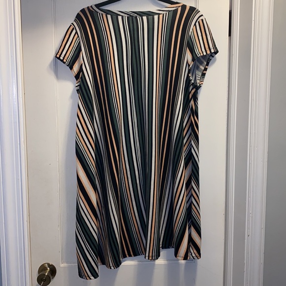 Never worn (new but tag ripped off) 1X dress - Picture 5 of 5